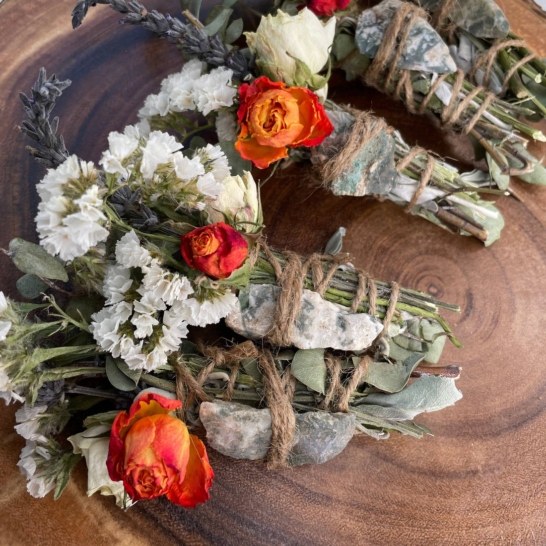 Sustainable Palo Santo Bundle with dried flowers-30